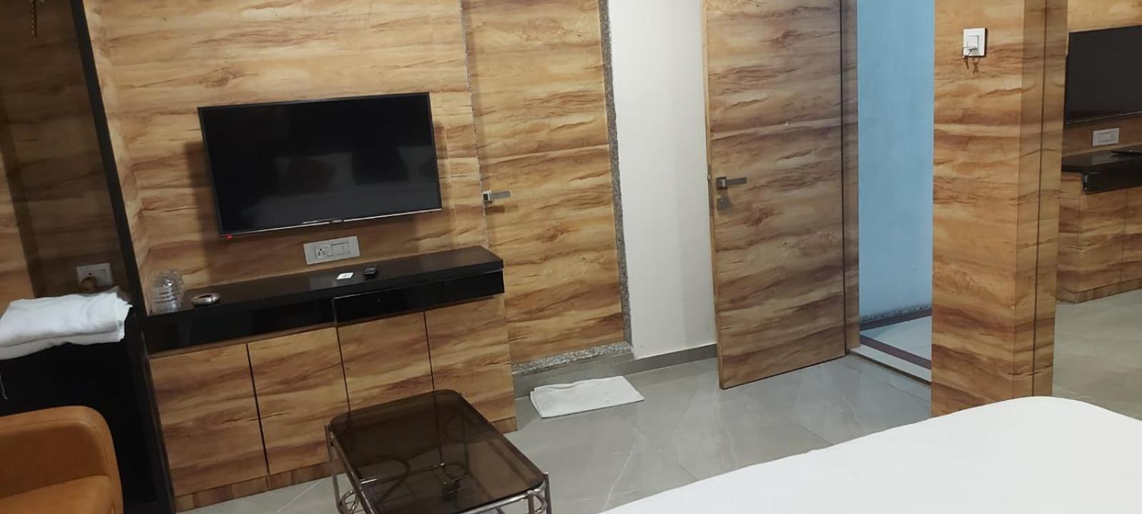 Glitz Hotels Sai Guest House - Nr Inorbit Mall Vashi Navi Mumbai Extérieur photo