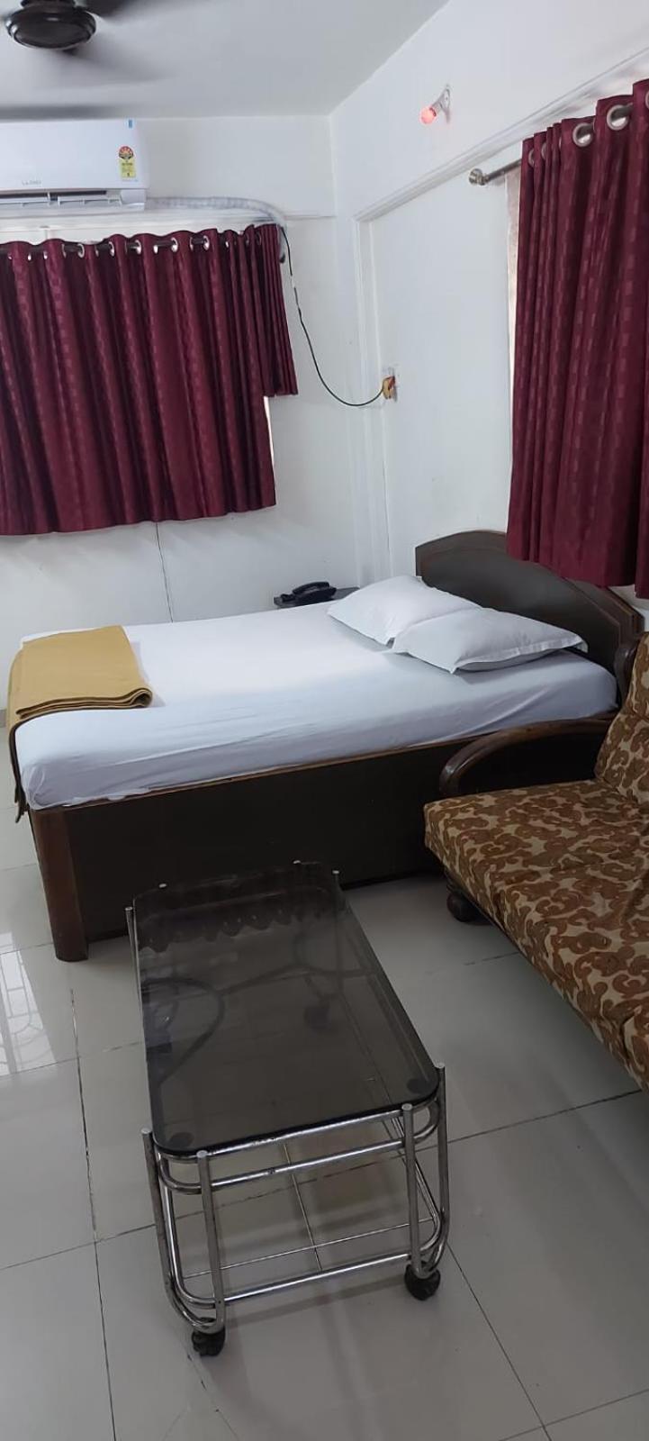 Glitz Hotels Sai Guest House - Nr Inorbit Mall Vashi Navi Mumbai Extérieur photo