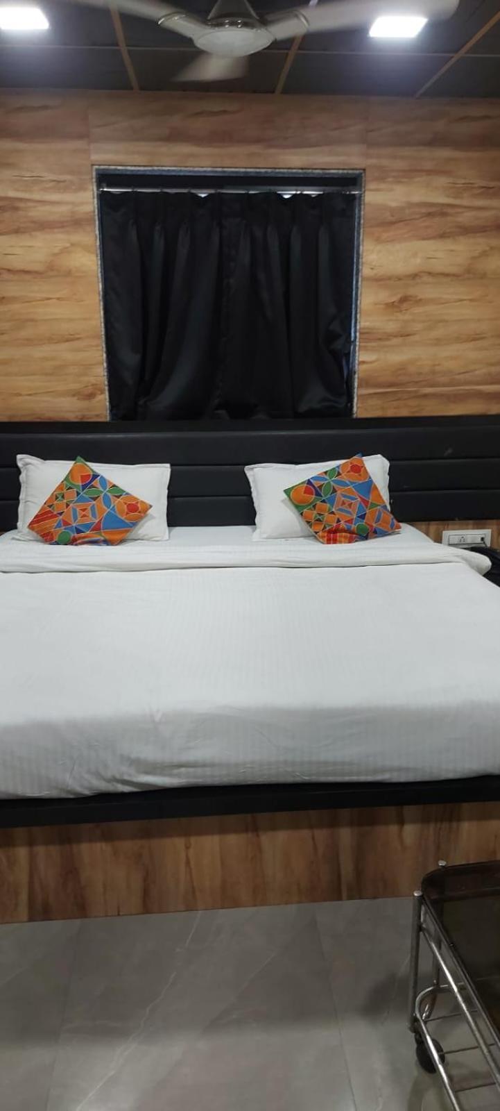 Glitz Hotels Sai Guest House - Nr Inorbit Mall Vashi Navi Mumbai Extérieur photo