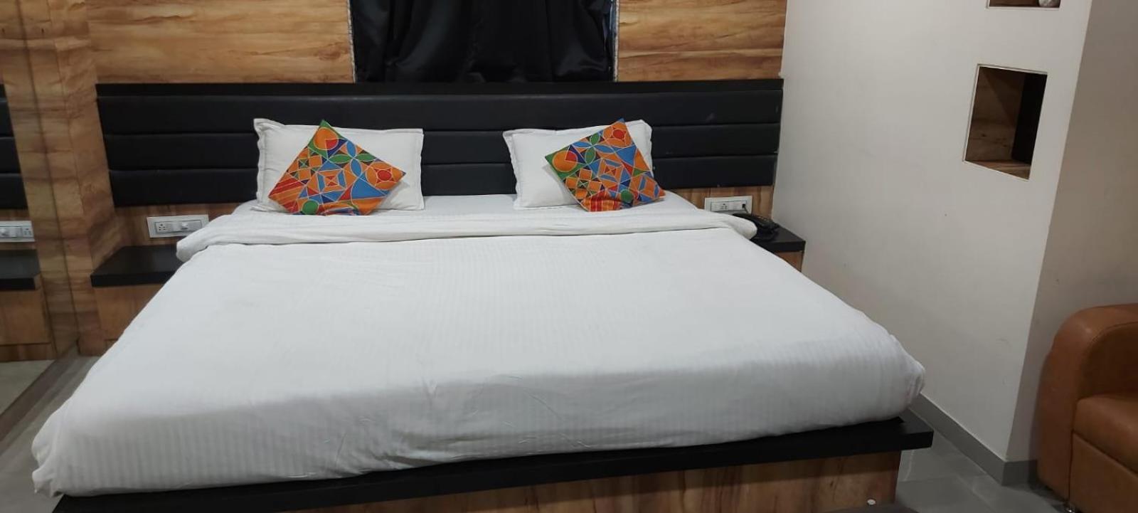 Glitz Hotels Sai Guest House - Nr Inorbit Mall Vashi Navi Mumbai Extérieur photo