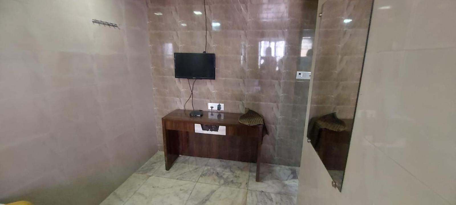 Glitz Hotels Sai Guest House - Nr Inorbit Mall Vashi Navi Mumbai Extérieur photo